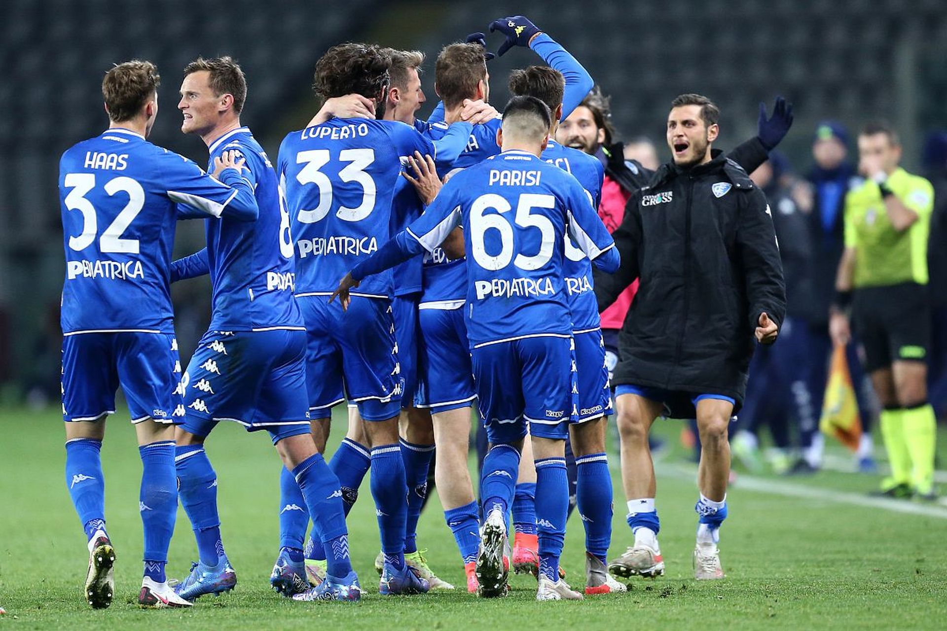 亚泰成功续 亚泰成功续